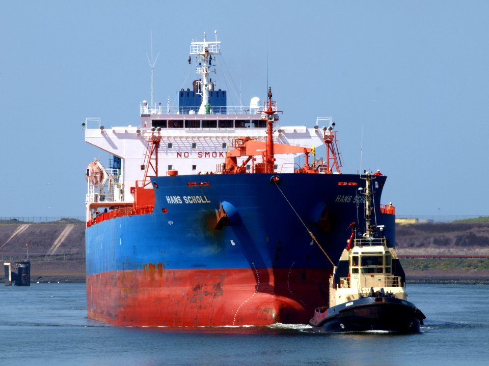 Simson IMO 9054365 Callsign PHHN, MMSI 245285000 towing HANS SCHOLL - IMO 9247508 - Callsign A8EU8 at IJmuiden lock, Port of Amsterdam photo-2
