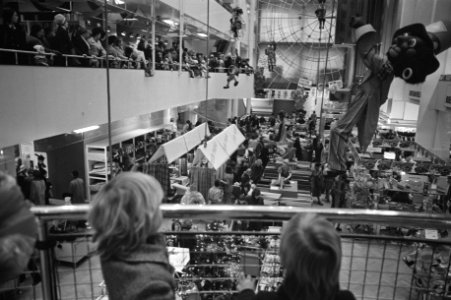 Sinterklaasdrukte in winkels Amsterdam, Bestanddeelnr 925-1940