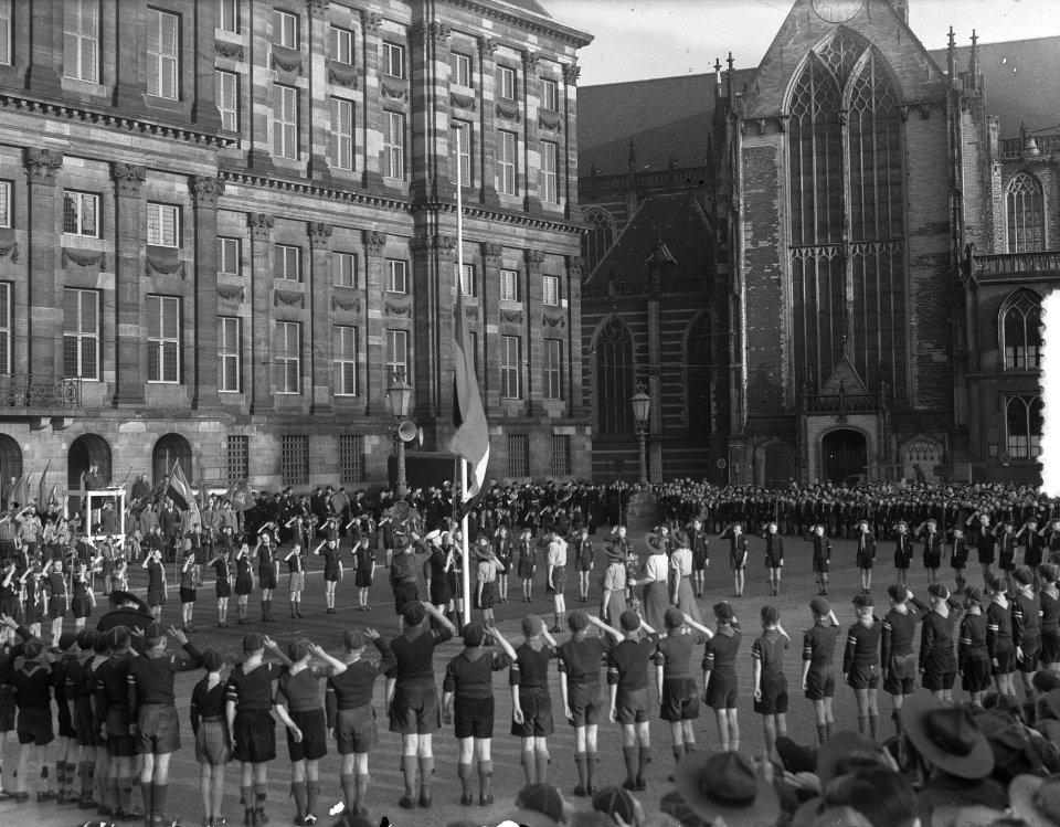 Sint Jorisdag . Padvinders Dam Amsterdam, Bestanddeelnr 905-6795