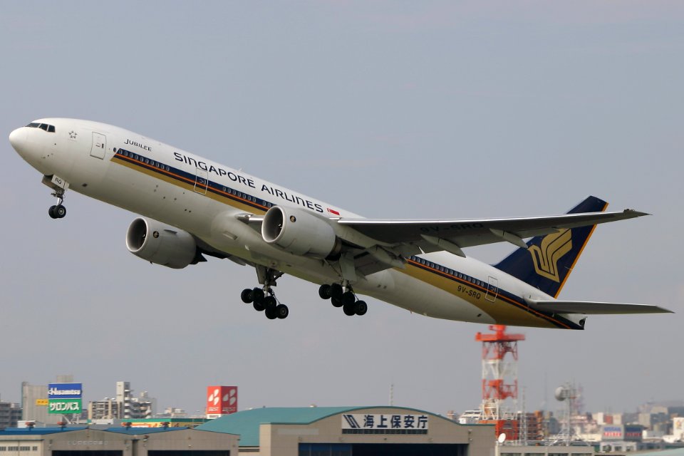 SingaporeAirlines B777-200 fukuoka 20040926105530