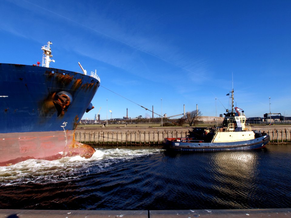 Simson IMO 9054365 & Port Stewart - IMO 9251456 - Callsign V7GE9 at the locks of at IJmuiden, Port of Amsterdam photo-6