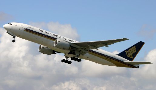 SingaporeAirlines B777-200 fukuoka 20041003104726