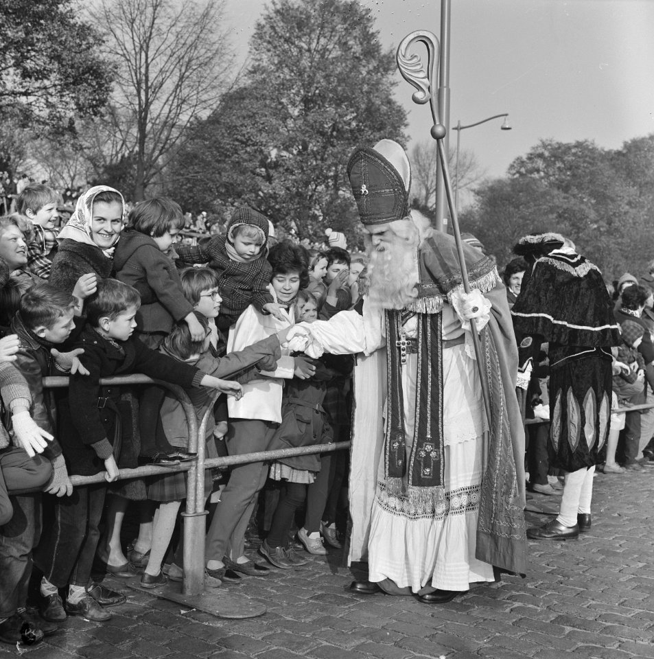 Sinterklaas in Rotterdam gearriveerd op de Parkkade, Bestanddeelnr 914-5107