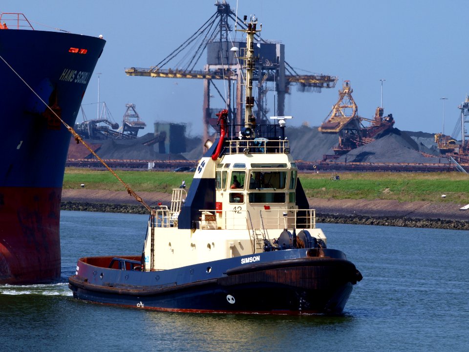 Simson IMO 9054365 Callsign PHHN, MMSI 245285000 towing HANS SCHOLL - IMO 9247508 - Callsign A8EU8 at IJmuiden lock, Port of Amsterdam photo-4
