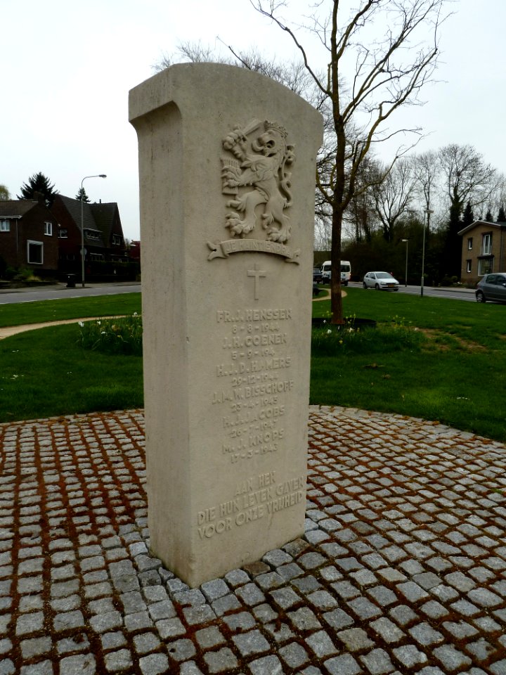 Simpelveld-Oorlogsmonument Oranjeplein (3)