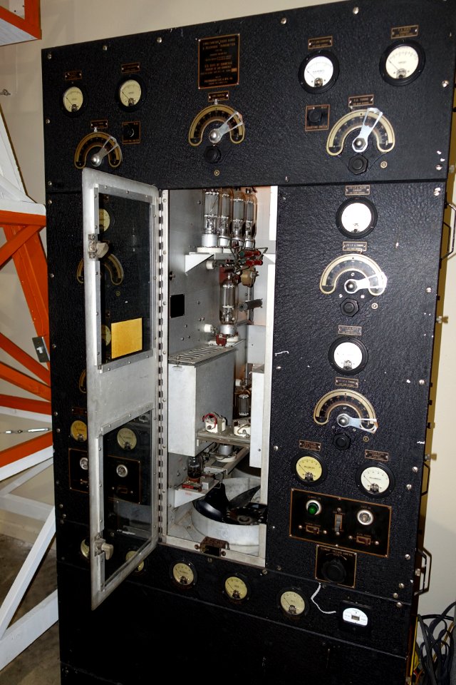 Simultaneous Radio Range & Telephone Transmitter, Type TSC, October 1937, Westinghouse Elec. & Mfg. Co., Chicopee Falls, MA, view 2 - Oregon Air and Space Museum - Eugene, Oregon - DSC09910