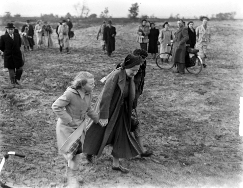 Sint Hubertusjacht bij Amersfoort jagermeester Prins Bernhard, koningin Juliana , Bestanddeelnr 903-6965