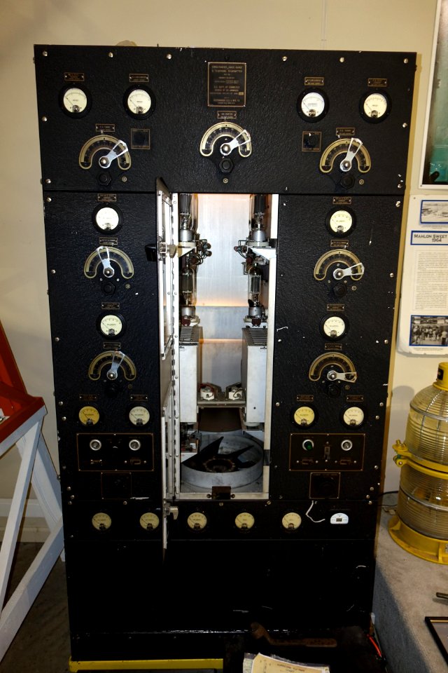 Simultaneous Radio Range & Telephone Transmitter, Type TSC, October 1937, Westinghouse Elec. & Mfg. Co., Chicopee Falls, MA, view 1 - Oregon Air and Space Museum - Eugene, Oregon - DSC09907