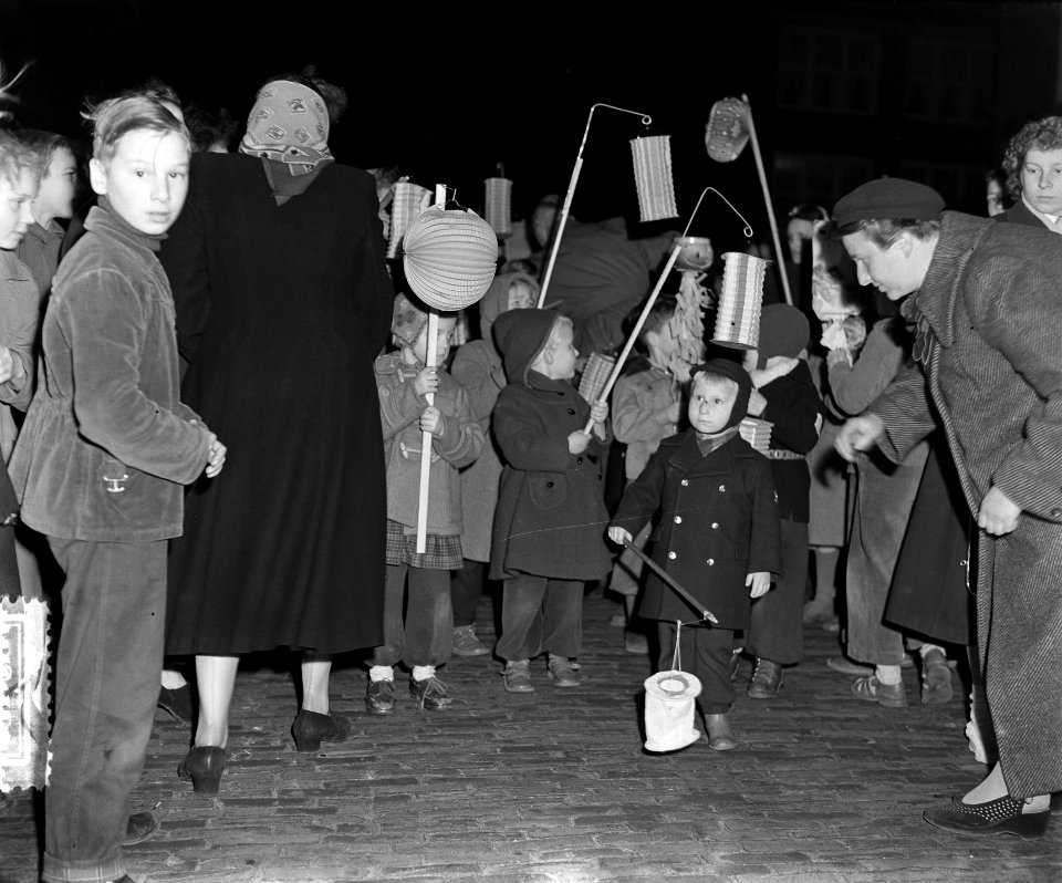 Sint Maarten feestdag. Lampionnen optocht Speeltuin Oud-Zuid van de speeltuinver, Bestanddeelnr 906-0987