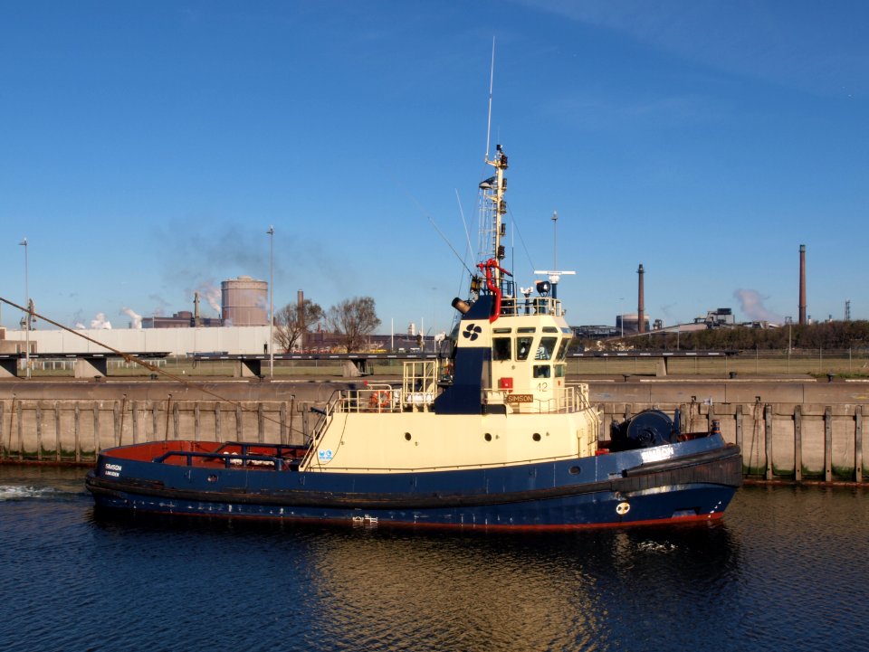Simson IMO 9054365 Callsign PHHN in IJmuiden lock