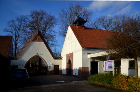 Sindlingen, Friedhof, Toranlage mit Einsegnungshalle (2)