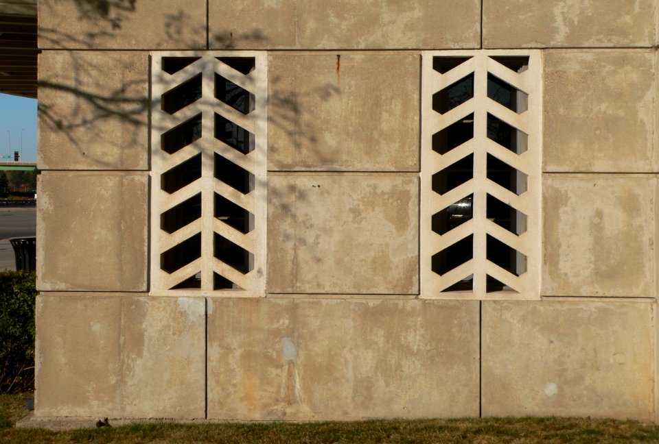 Sioux City Municipal Auditorium windows lower SE