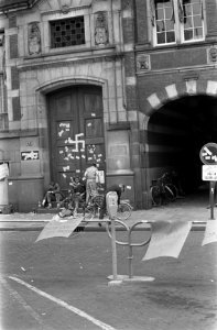 Sit-down-aktie voor het consulaat van Griekenland te Amsterdam, Bestanddeelnr 921-2699