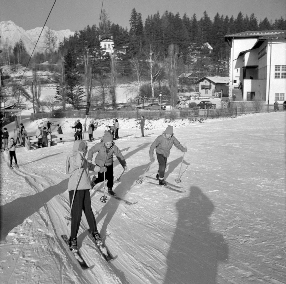Skiërs bij de sleeplift, Bestanddeelnr 254-4351