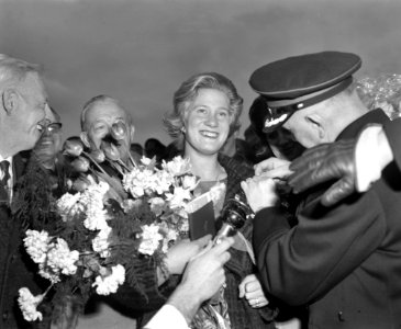 Sjoukje Dijkstra terug in Nederland op Schiphol, Bestanddeelnr 913-6664