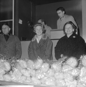 Sjoukje Dijkstra op bloemenveiling Honserlerdijk, Bestanddeelnr 914-5829