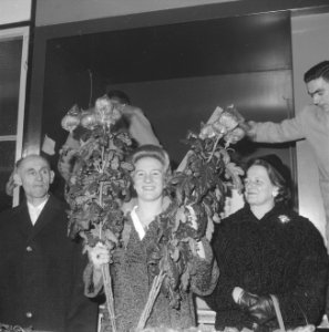 Sjoukje Dijkstra op bloemenveiling Honserlerdijk, Bestanddeelnr 914-5825