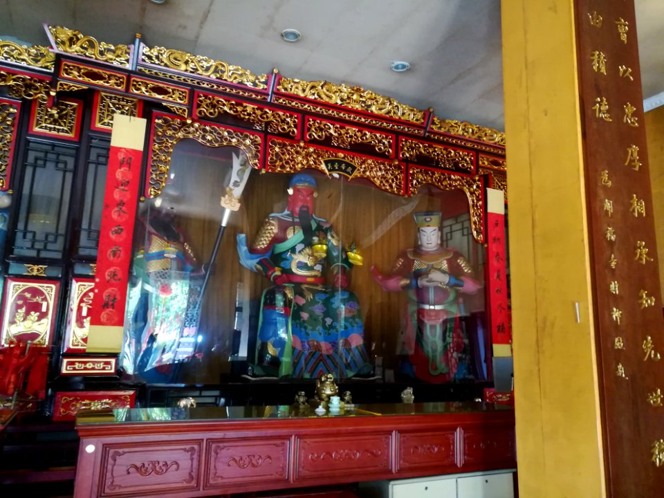 Sitting statues of Guan Yu, Kaifu Temple