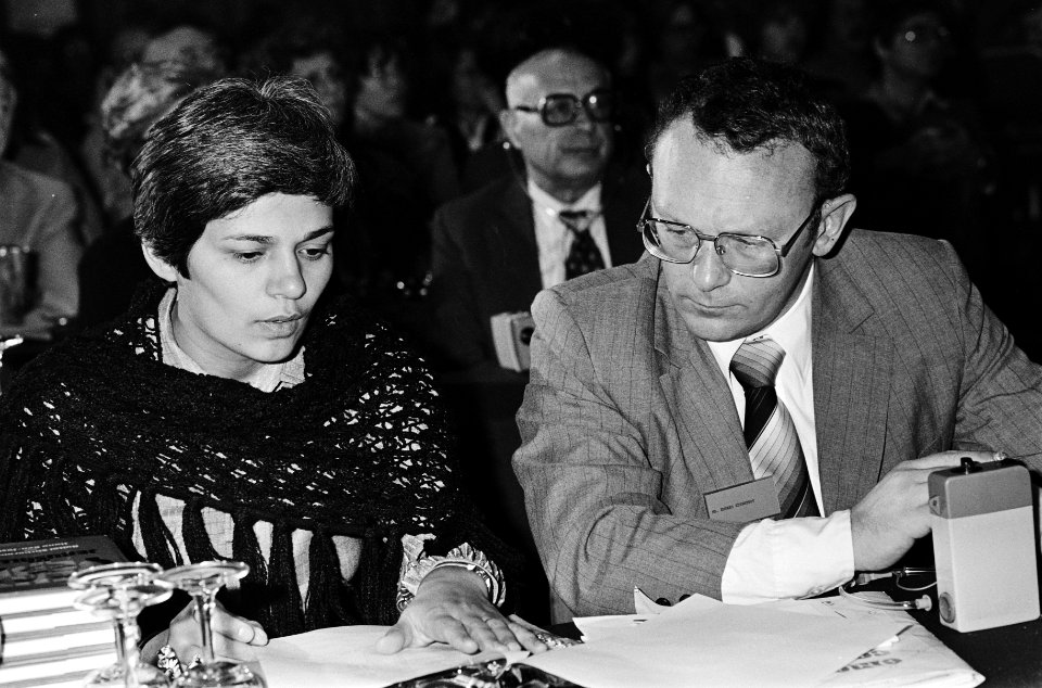 Sjtsjaransky tribunaal , jury oordeel mevrouw Sjtsjaransky (links) en de Russis, Bestanddeelnr 930-8254