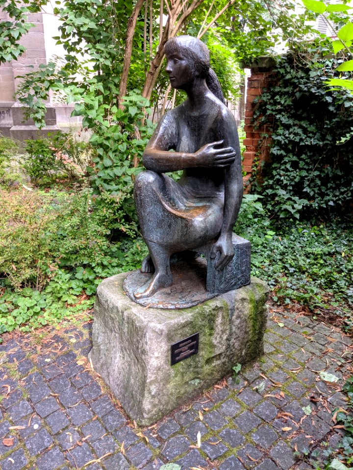 Sitzende von Wilhelm Pfeiffer in Tübingen
