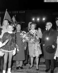 Sjoukje Dijkstra ingehaald en gehuldigd te Amstelveen, Sjoukje met Gerschweiler, Bestanddeelnr 916-1291