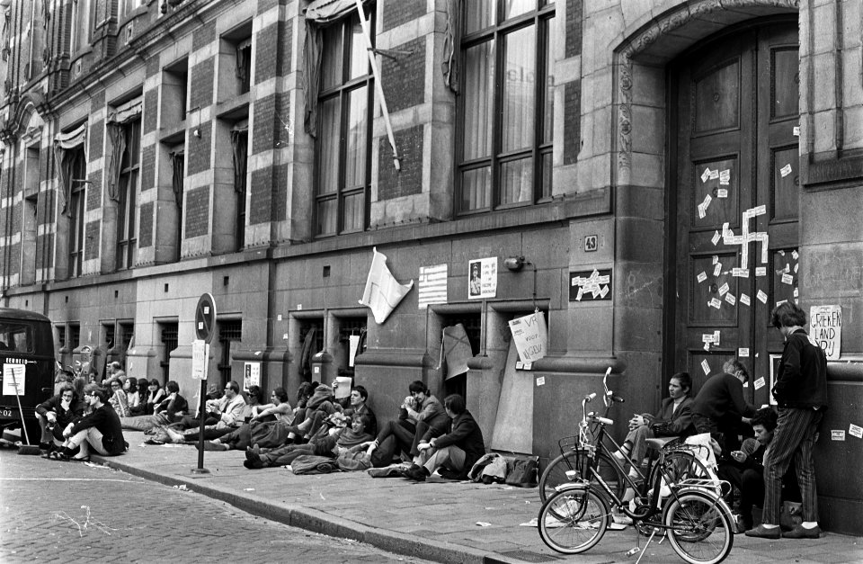 Sit-down-aktie voor het consulaat van Griekenland te Amsterdam, Bestanddeelnr 921-2698