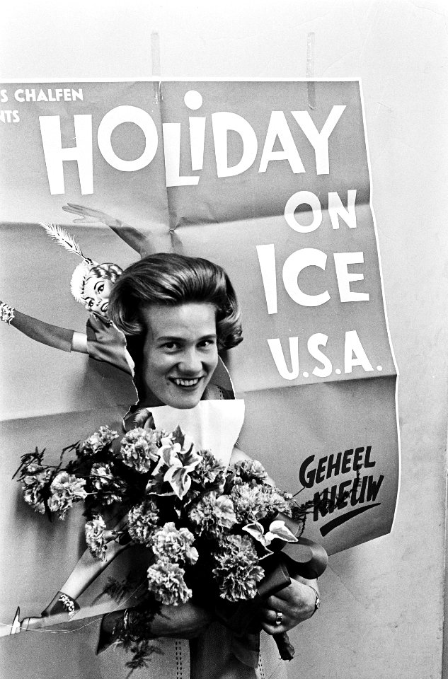 Sjoukje Dijkstra profcontract bij Holiday on Ice , Sjoukje bij affiche, Bestanddeelnr 916-4729