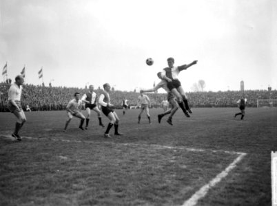 Sittardia tegen Feyenoord 0-2, v.l.n.r. Brull, Groot, Gerard Pummie Bergholtz,, Bestanddeelnr 917-6092