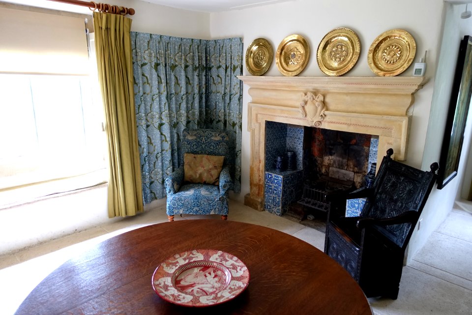 Sitting room - Kelmscott Manor - Oxfordshire, England - DSC00022