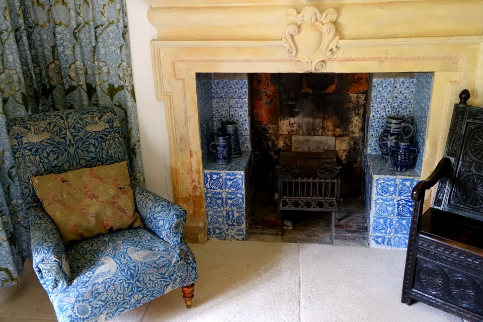 Sitting room fireplace - Kelmscott Manor - Oxfordshire, England - DSC00028