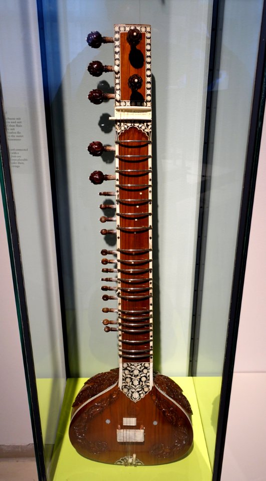 Sitar, Radhey Shyam Sharma - Ethnological Museum, Berlin - DSC01141