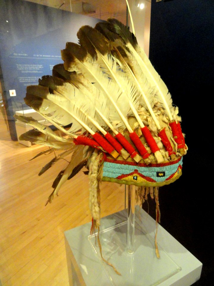 Sitting Bull's war bonnet and case, Hunkpapa Lakota, Northern Plains, golden eagle tailfeathers, weasel skins, glass beads, buffalo rawhide, c. 1875 - Royal Ontario Museum - DSC00340