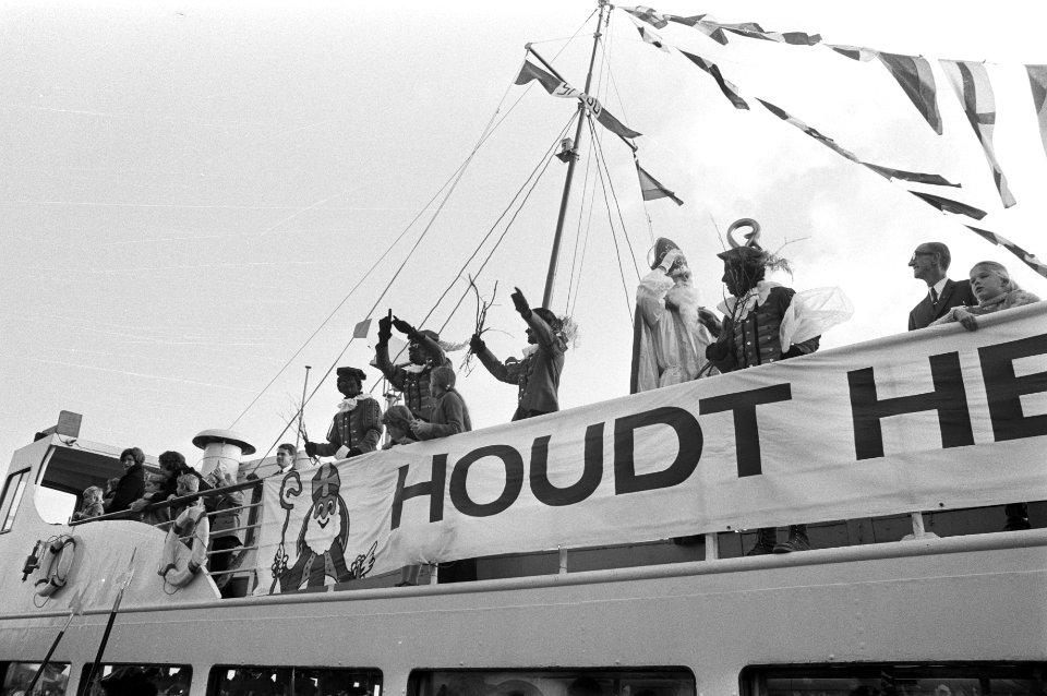 Sinterklaas arriveert per boot in Rotterdam, Bestanddeelnr 925-1252
