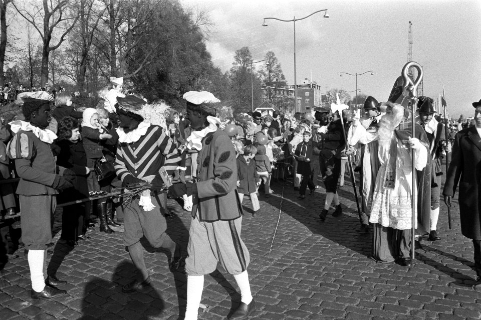 Sinterklaas arriveert per boot in Rotterdam, Bestanddeelnr 925-1251