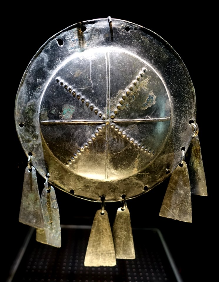 Situla cover with rattles, Heidenheim-Schnaitheim, Ostalbkreis, 7th century BC, bronze - Landesmuseum Württemberg - Stuttgart, Germany - DSC02813