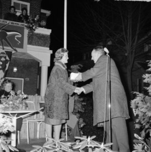 Sjoukje Dijkstra feestelijk ingehaald in Amsterdam. Overzicht optocht, Bestanddeelnr 914-9362