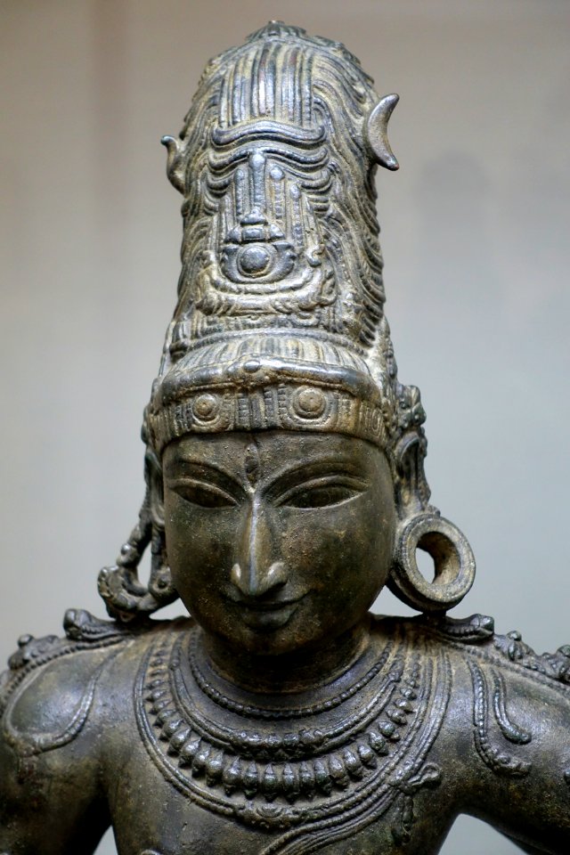 Siva as Lord of Music, South India, c. 11th century AD, bronze, view 2 - Matsuoka Museum of Art - Tokyo, Japan - DSC07181