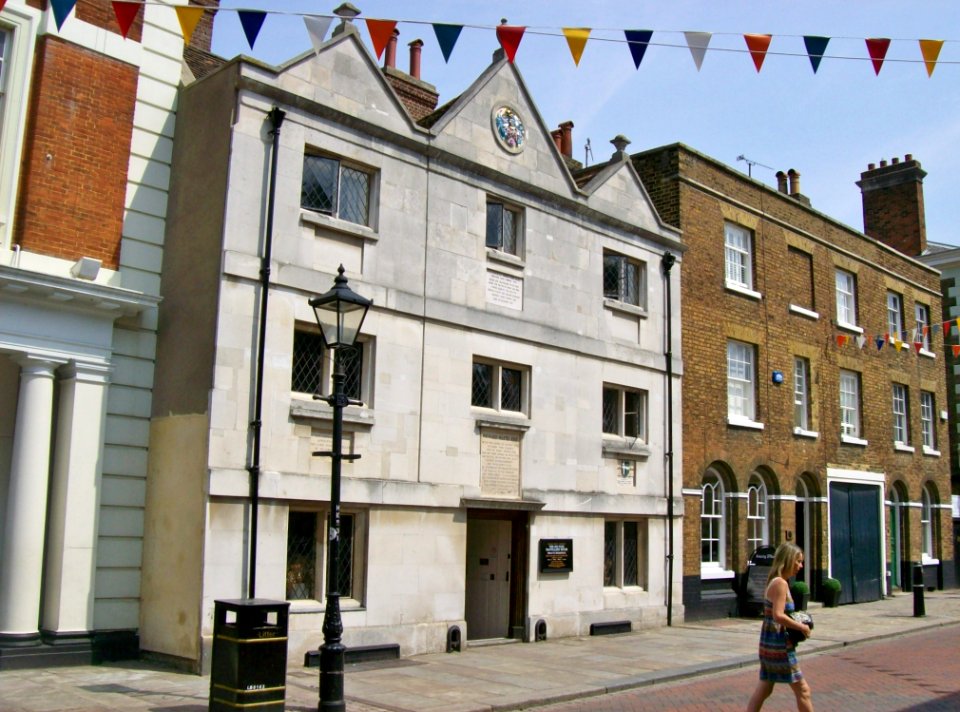 Six Poor Travellers, Rochester High St