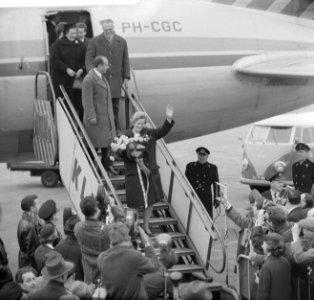 Sjoukje Dijkstra terug in Nederland op Schiphol, Bestanddeelnr 913-6695