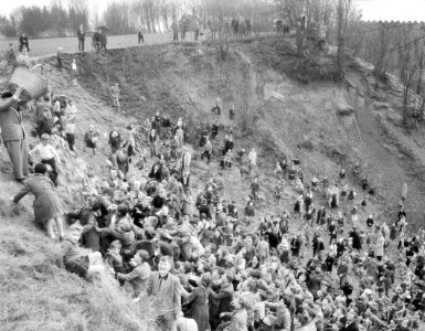 Sittard, Kollenberg. Kromboodrapen door kinderen, Bestanddeelnr 906-3598 photo