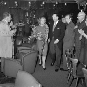 Sjoukje Dijkstra feestelijk ingehaald in Amsterdam. Sjoukje Dijkstra, Bestanddeelnr 914-9369