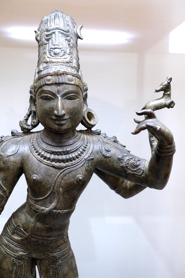 Siva as Lord of Music, South India, c. 11th century AD, bronze, view 3 - Matsuoka Museum of Art - Tokyo, Japan - DSC07183