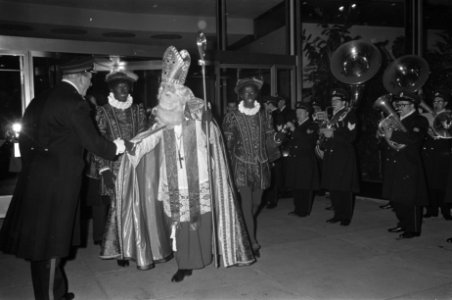 Sint weer naar Spanje, afscheid van Sint in het Hilton Hotel, Bestanddeelnr 920-9047