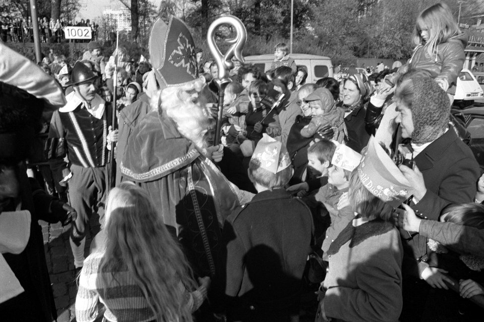 Sinterklaas arriveert per boot in Rotterdam, Bestanddeelnr 925-1250