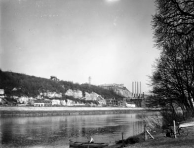 Sint Pietersberg te Maastricht. Op de voorgrond de Maas. Aan de horizon de vier , Bestanddeelnr 902-6597