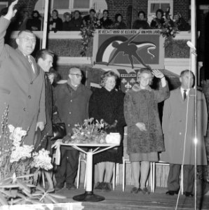 Sjoukje Dijkstra feestelijk ingehaald in Amsterdam. Overzicht optocht, Bestanddeelnr 914-9363
