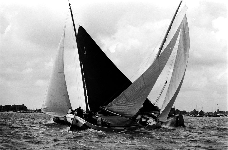 Skûtsjesilen in Grouw, Friesland, Bestanddeelnr 930-9166
