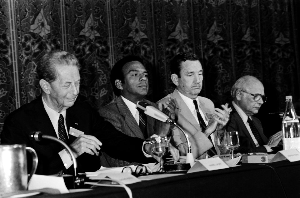 Sjtsjaransky tribunaal , jury oordeel v.l.n.r. André Lwoff (Nobel prijs winnaar, Bestanddeelnr 930-8253