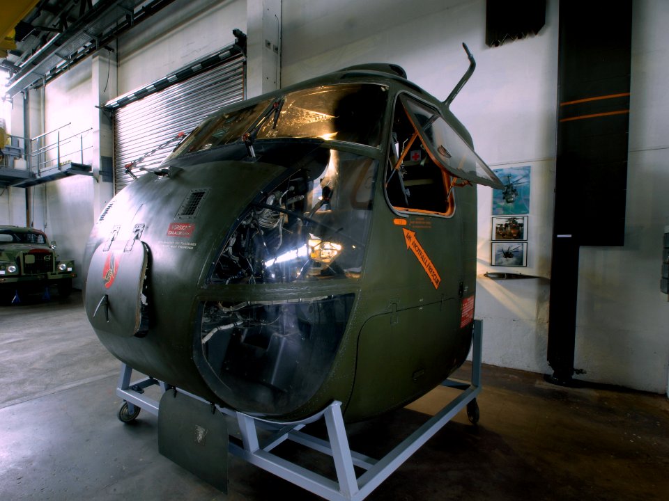 Sikorsky CH53 cockpit pic2