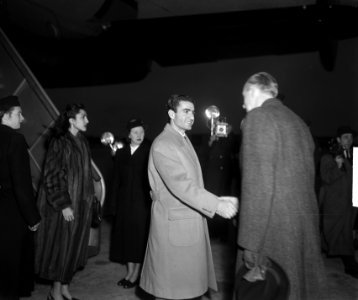 Sjah van Perzië op Schiphol met zuster, Bestanddeelnr 903-7733